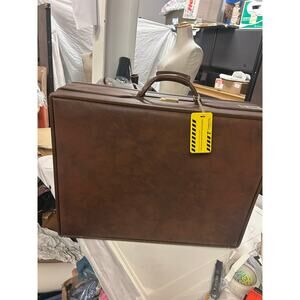 Vintage Hartmann leather 3 suiter Pullman suitcase 25”  x19x8 brass hardware